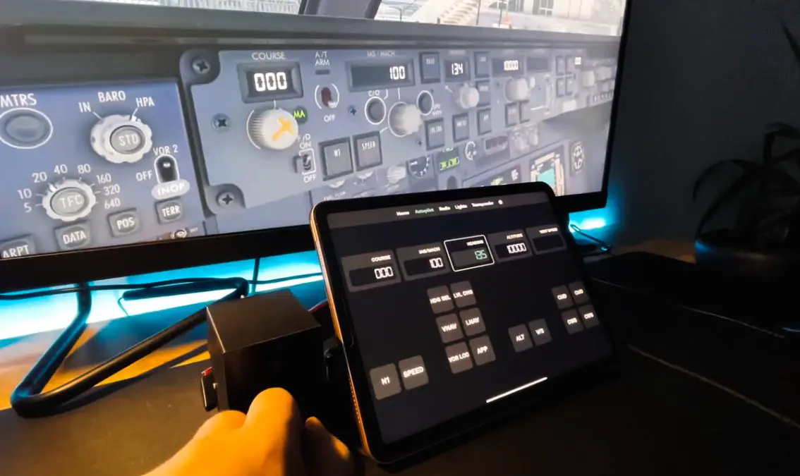 SimBox is a new software that lets you control your aircraft from a tablet or smartphone